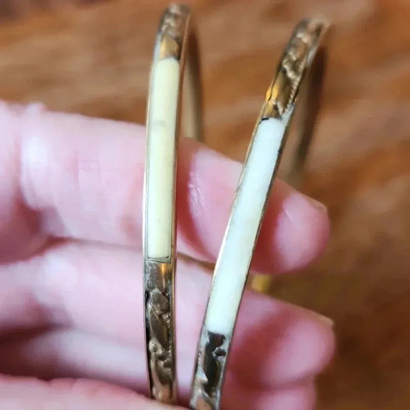 Vtg bone & brass bangle bracelet set - Picture 4 of 9